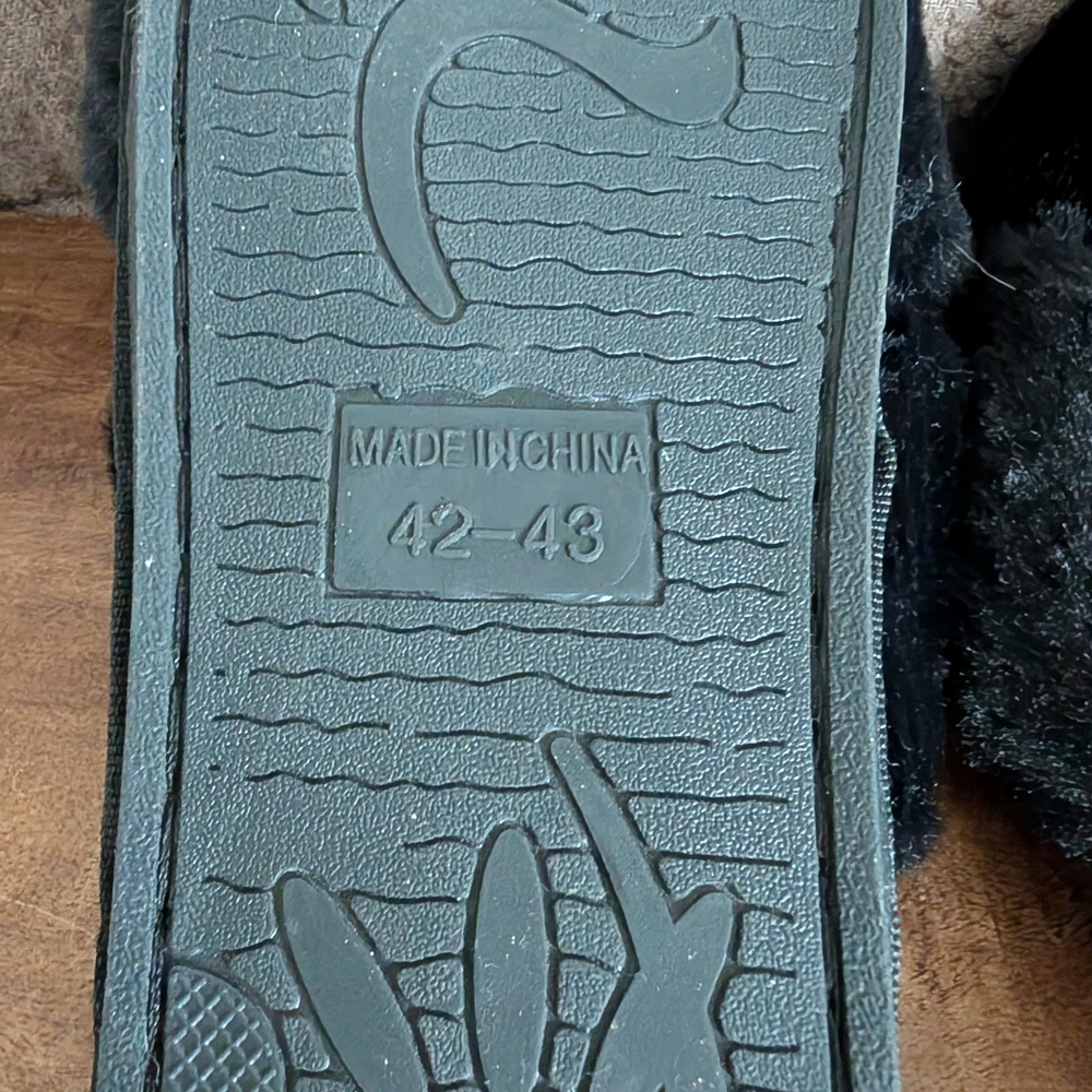 Fuzzy Slippers - Picture 4 of 4